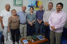 Professor Dr. João Euclides Braga, Diretor do CCS,  recebe os parabéns da Reitora da UFPB e de seus assessores pela passagem de seu aniversário.   Imagem WELTORRES